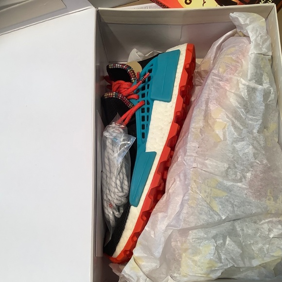 Sneakers - Picture 2 of 8